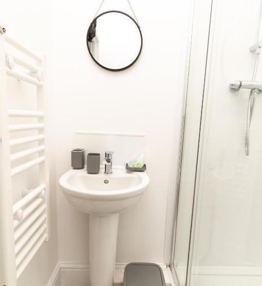 펜션 Cosy And Chic Ensuites In Oldham Sociable House