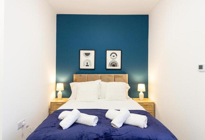 Пансион Suite 4   Trendy Spot In Oldham City Centre