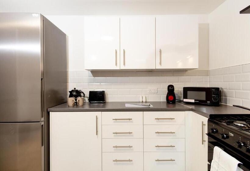 Пансион Suite 7   Family Room In The Heart Of Oldham