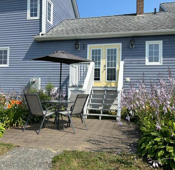 بنسيون Tides Inn Guest Suites