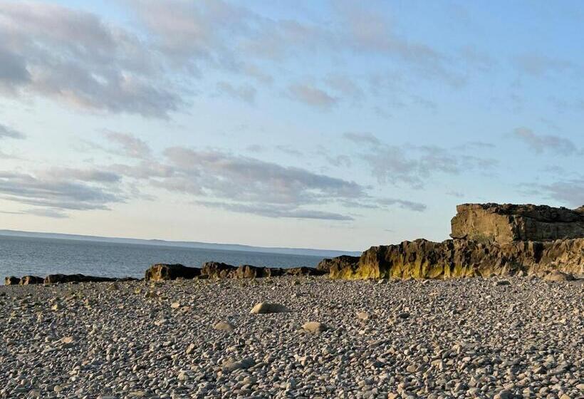 بنسيون Tides Inn Guest Suites