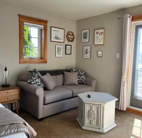 بنسيون Tides Inn Guest Suites