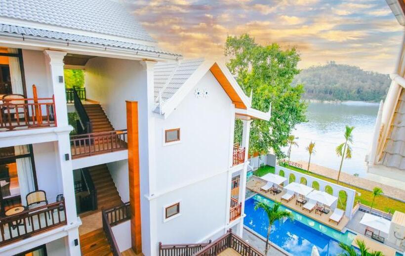 Relaxful Hotel泊岸酒店