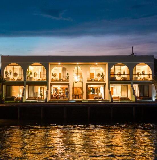 Tasana Bar And Luxury Resort