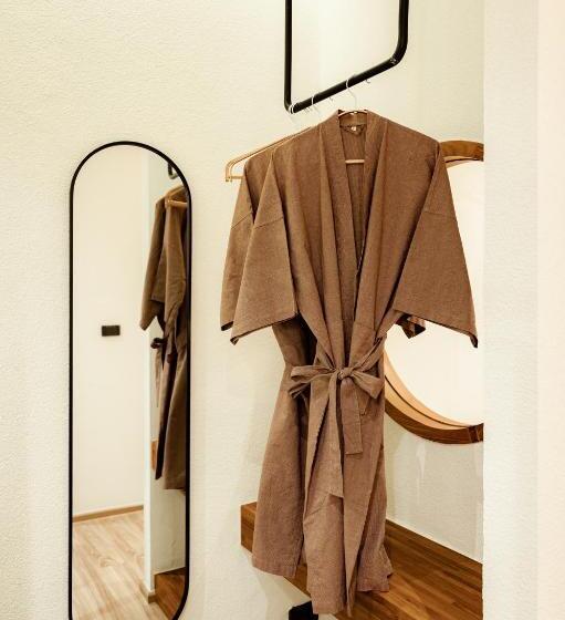 Tasana Bar And Luxury Resort