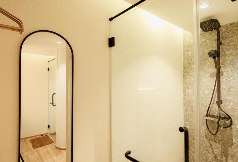 Tasana Bar And Luxury Resort