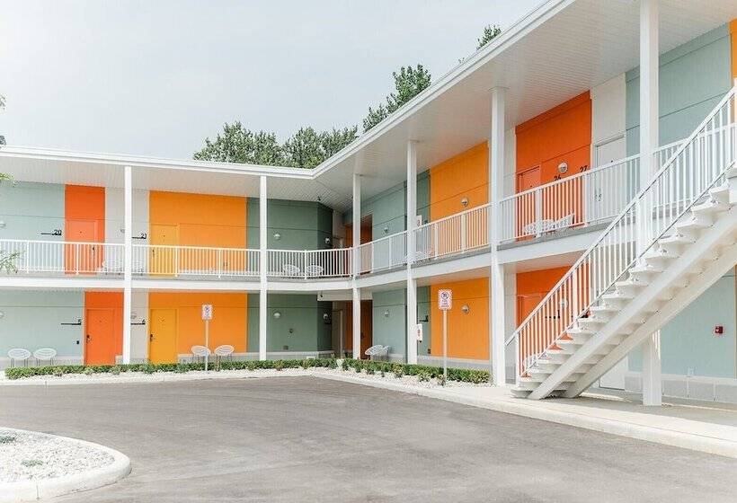 The Grove Motel