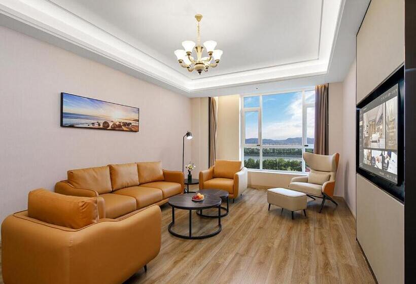 Vienna International Hotel Lanzhou Sasseur Outlets & Yellow Riverside