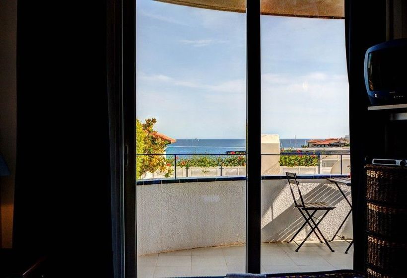 Apartment By The Sea