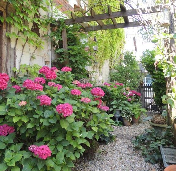 צימר Maison D'hôtes Les Volets Verts Et Sa Brocante