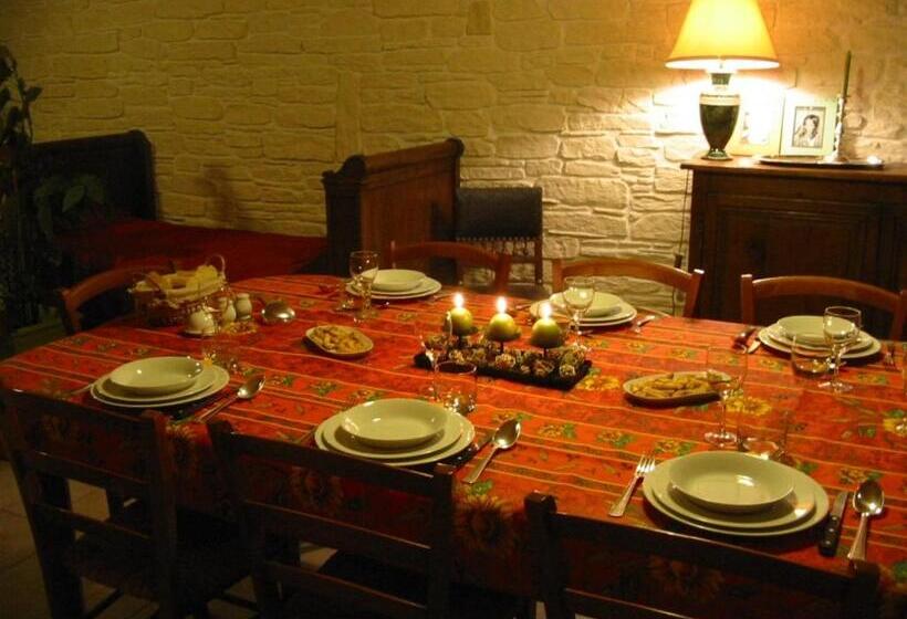 تختخواب و صبحانه Au Pré Du Moulin