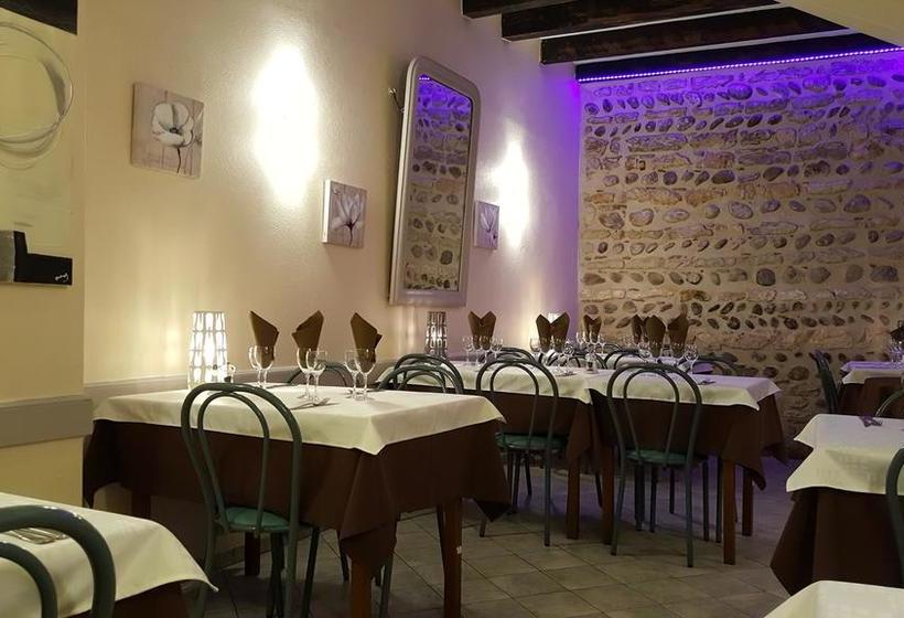 مبيت وإفطار Chambre D´hôtes Léonie & Restaurant