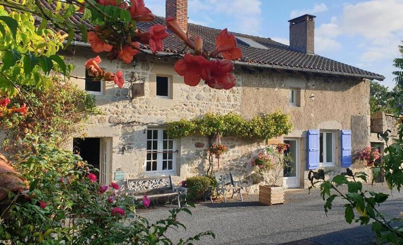 Bed and Breakfast La Vieille Maison De Pensol