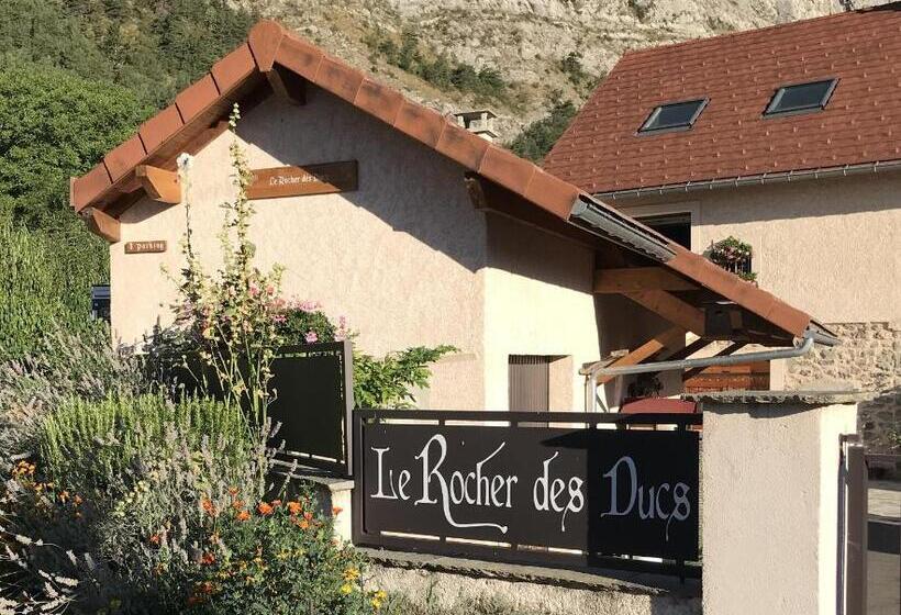 민박 Le Rocher Des Ducs, Vue Sur Montagne, Abris Voitures Et Motos
