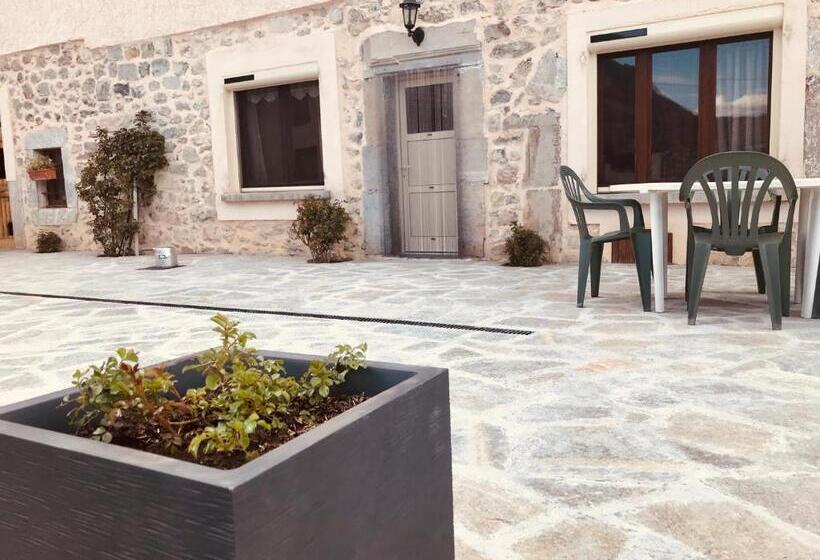 민박 Le Rocher Des Ducs, Vue Sur Montagne, Abris Voitures Et Motos