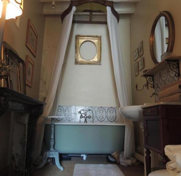 ベッドアンドブレックファースト Maison D'hôtes Les Volets Verts Et Sa Brocante