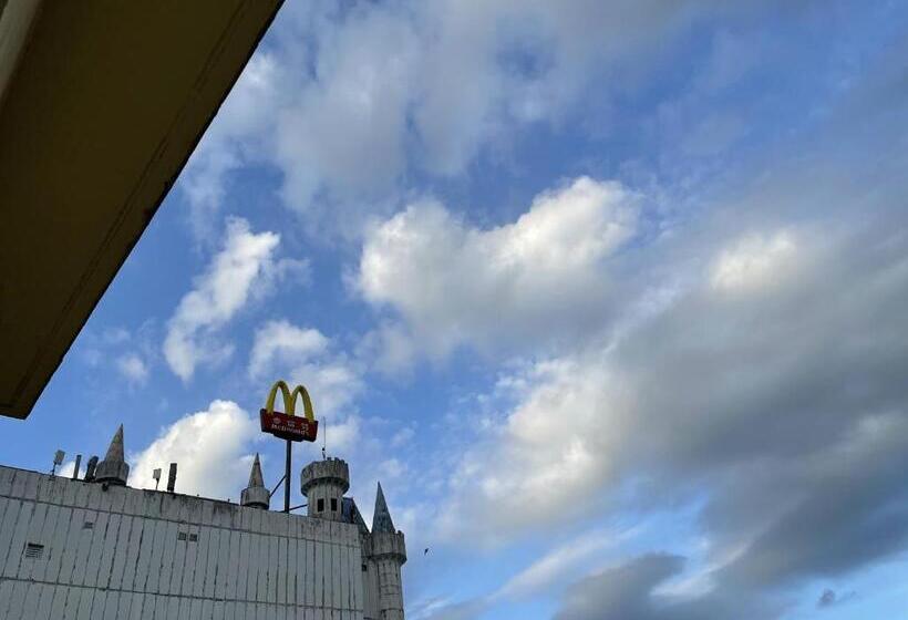 تختخواب و صبحانه N. Castle