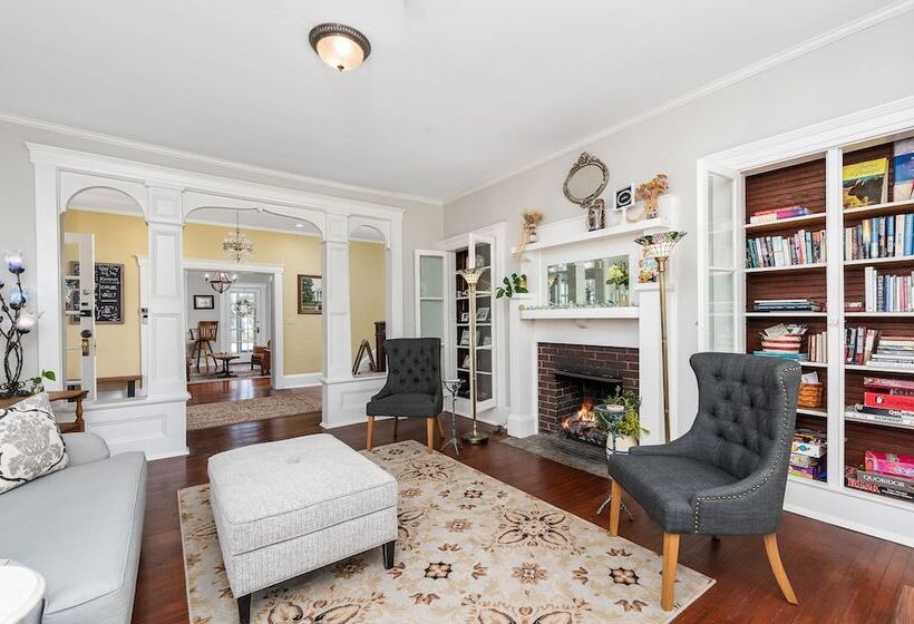 ベッドアンドブレックファースト Steeles Tavern Manor