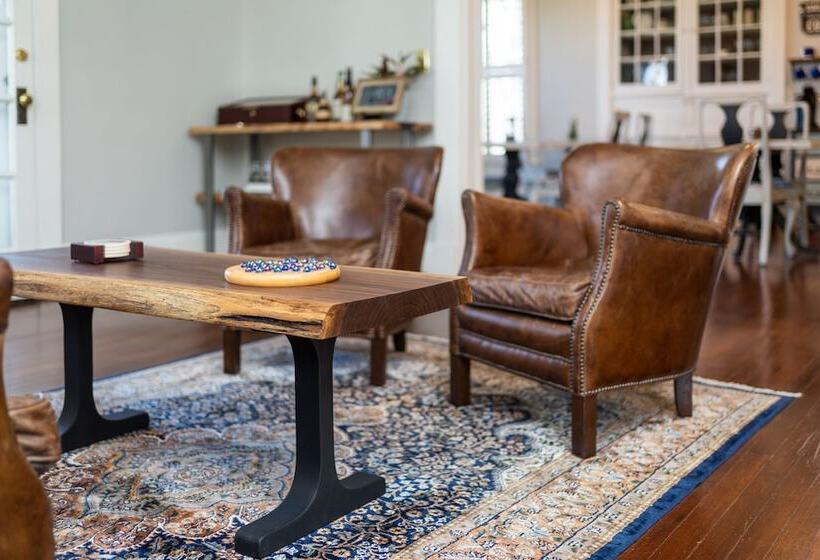 ベッドアンドブレックファースト Steeles Tavern Manor