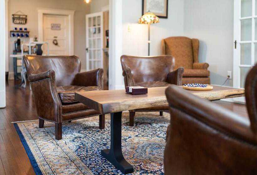 ベッドアンドブレックファースト Steeles Tavern Manor