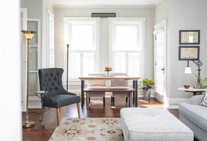 ベッドアンドブレックファースト Steeles Tavern Manor