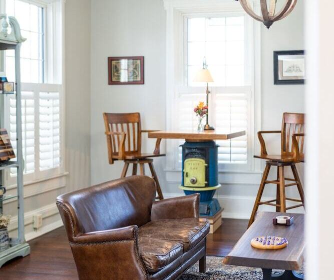 ベッドアンドブレックファースト Steeles Tavern Manor