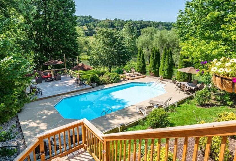 ベッドアンドブレックファースト Steeles Tavern Manor