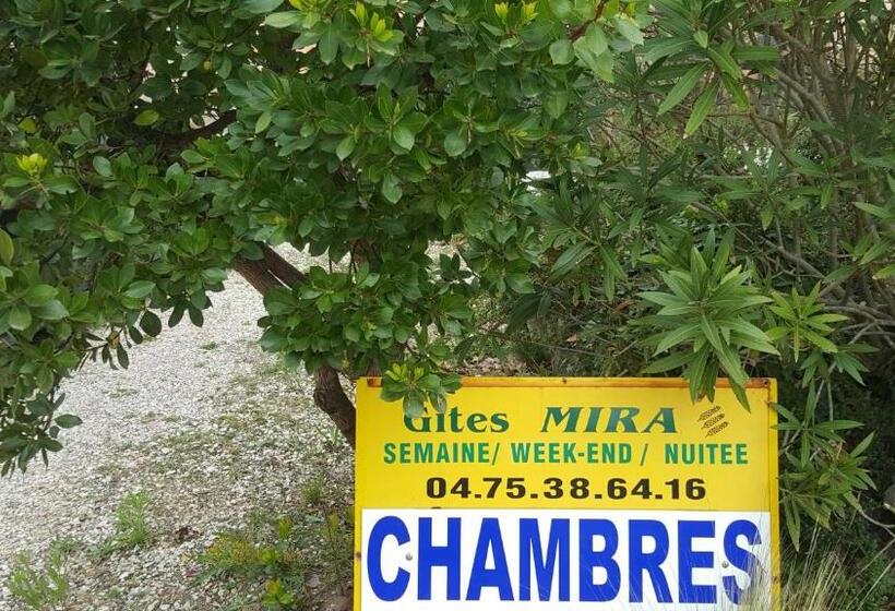 Bed and Breakfast Studios Et Chambre La Sauvasse