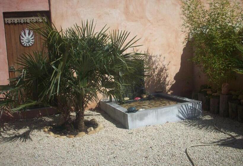 Bed and Breakfast Studios Et Chambre La Sauvasse