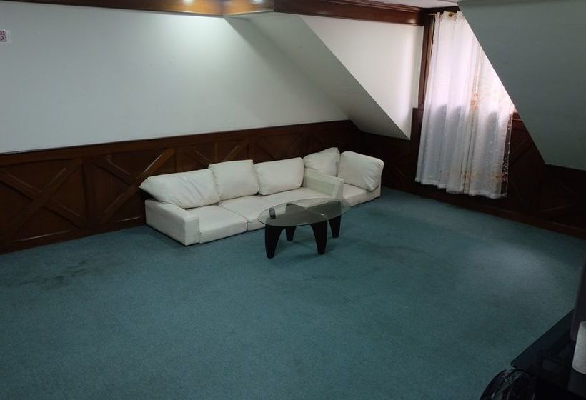 Dejavu Bed And Breakfast