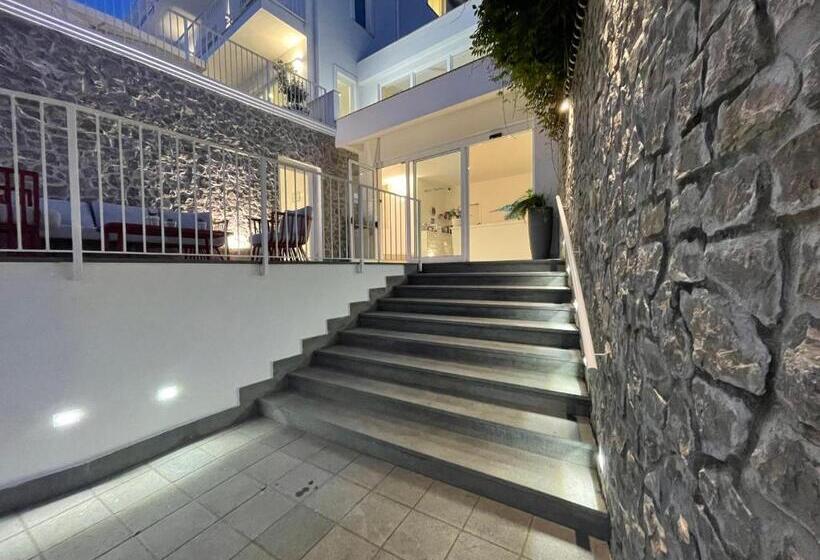 مسافرخانه Relais Manfredi