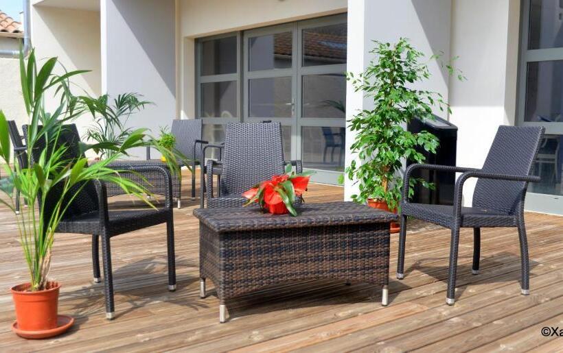 Отель Douce France