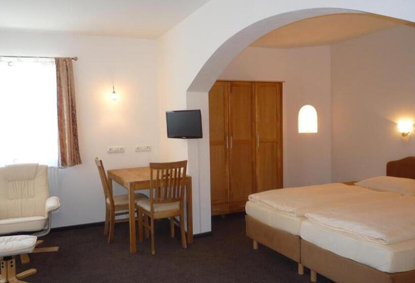 Отель Echinger Hof