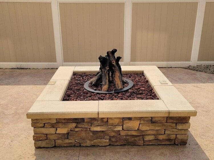 בית מלון כפרי Fairfield Inn & Suites By Marriott Butte