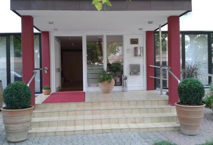 בית מלון כפרי Garni Am Goetheplatz