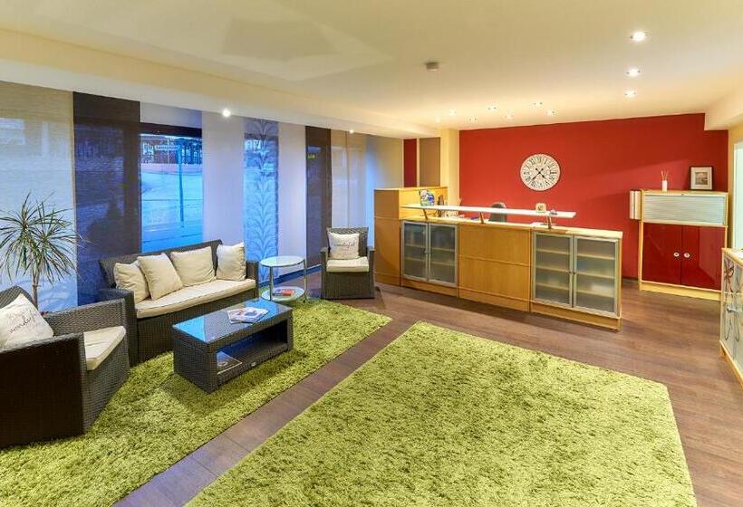 בית מלון כפרי Garni Am Goetheplatz