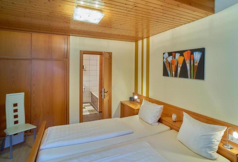 בית מלון כפרי Garni Am Goetheplatz