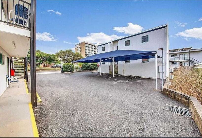 هتل Gladstone Capricorn Apartments