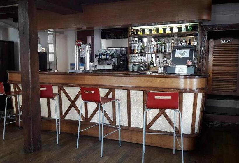 Отель Hôtel Ecu De France