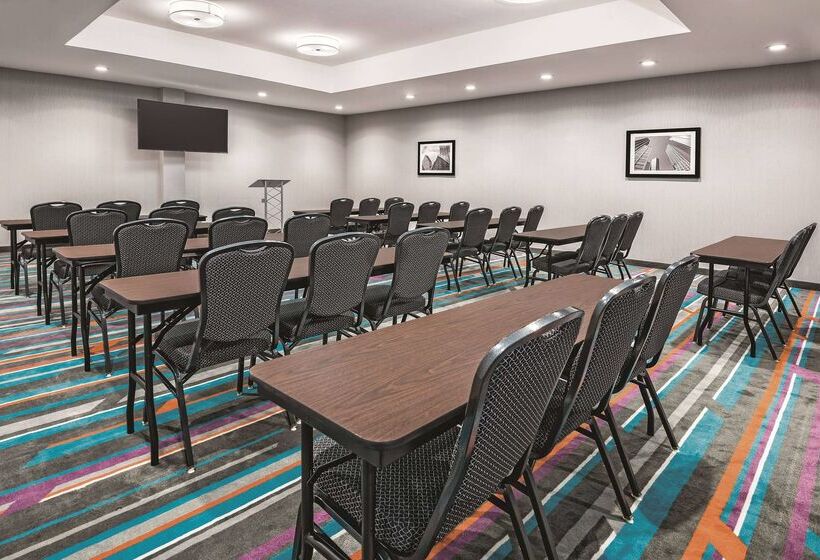 בית מלון כפרי La Quinta By Wyndham Dallas Grand Prairie North