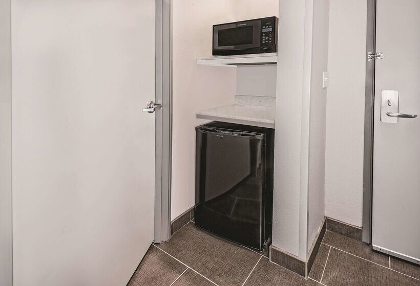 בית מלון כפרי La Quinta By Wyndham Dallas Grand Prairie North