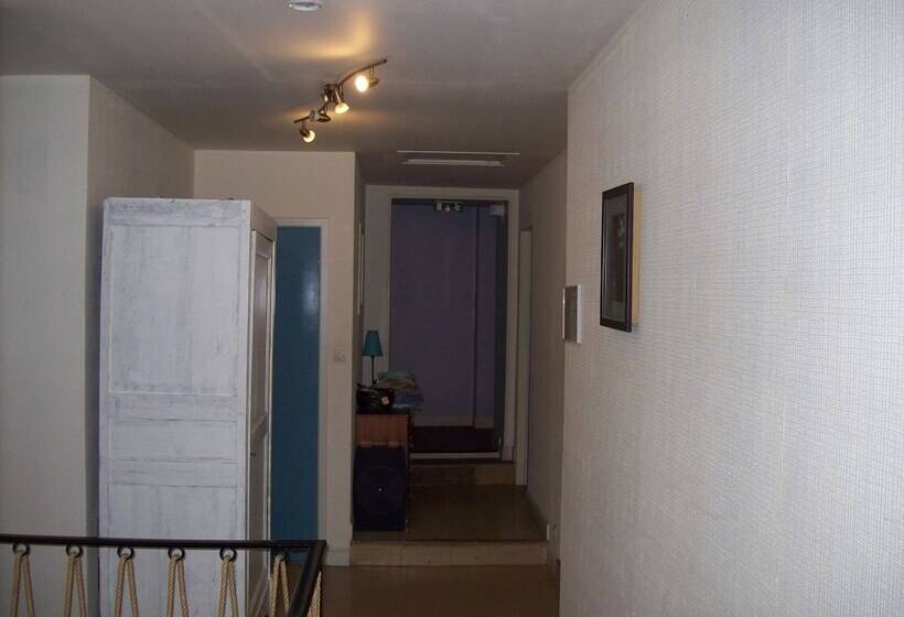 Отель Le Relais De Montils