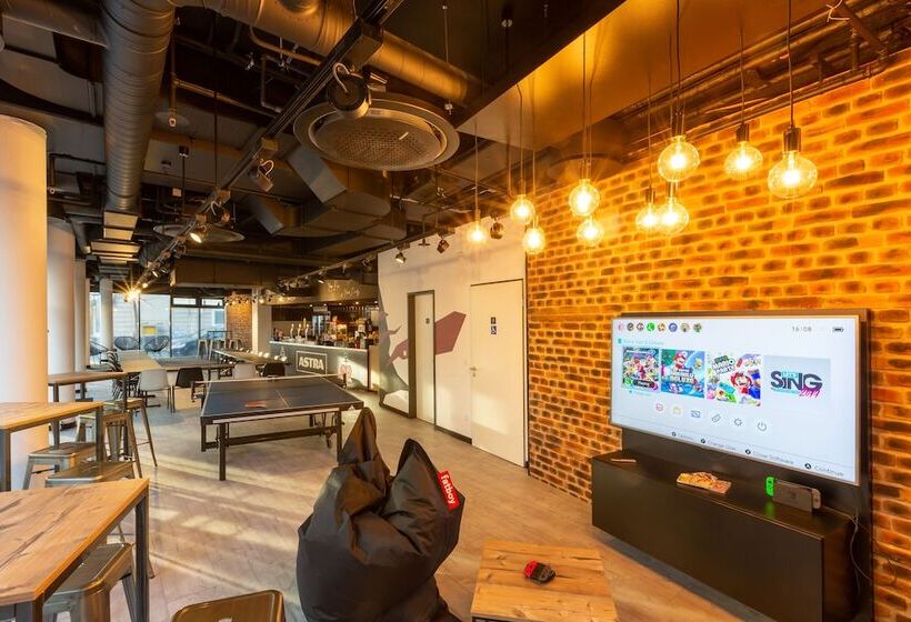 Me And All Hotel Dusseldorf, By Hyatt