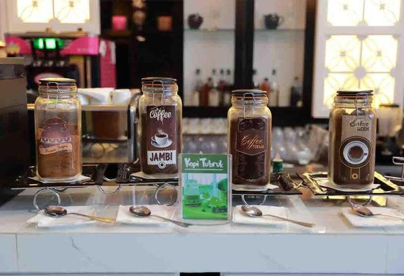 호텔 Odua Weston Jambi