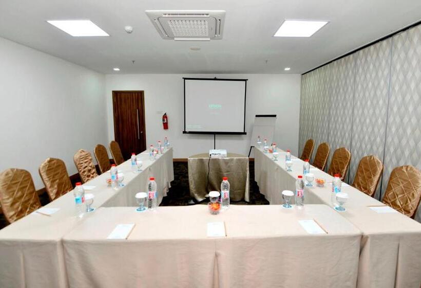 هتل Odua Weston Jambi