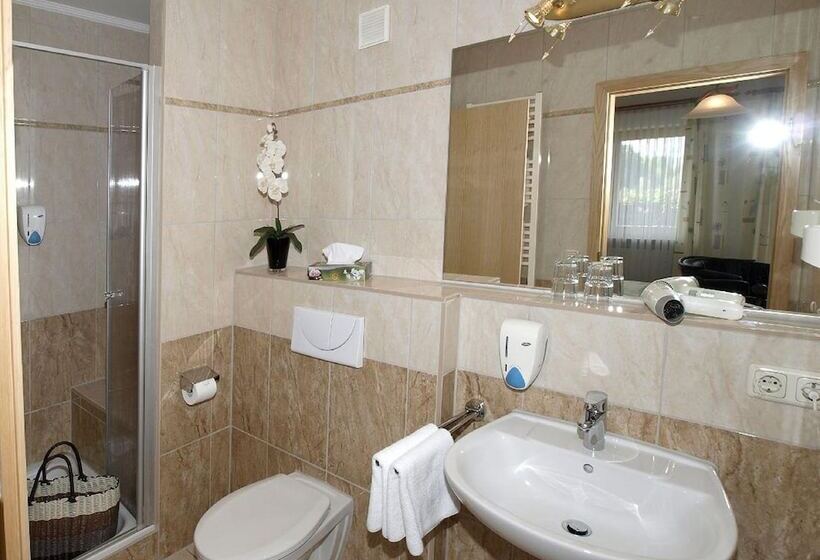 Отель Restaurant Zum Goldenen Anker Mit Hallenbad & Wellnessbereich