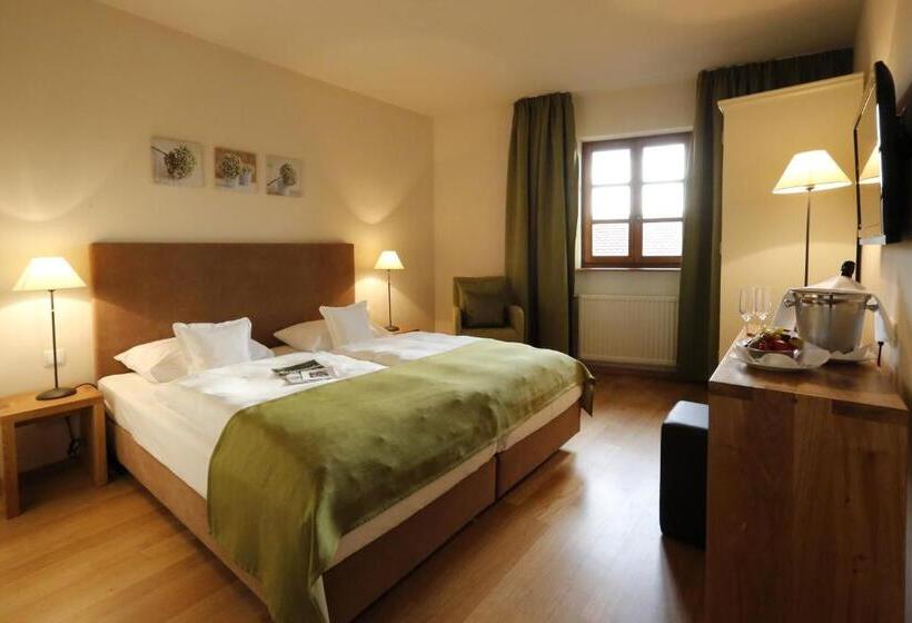 ホテル Weinkastell Zum Weissen Ross