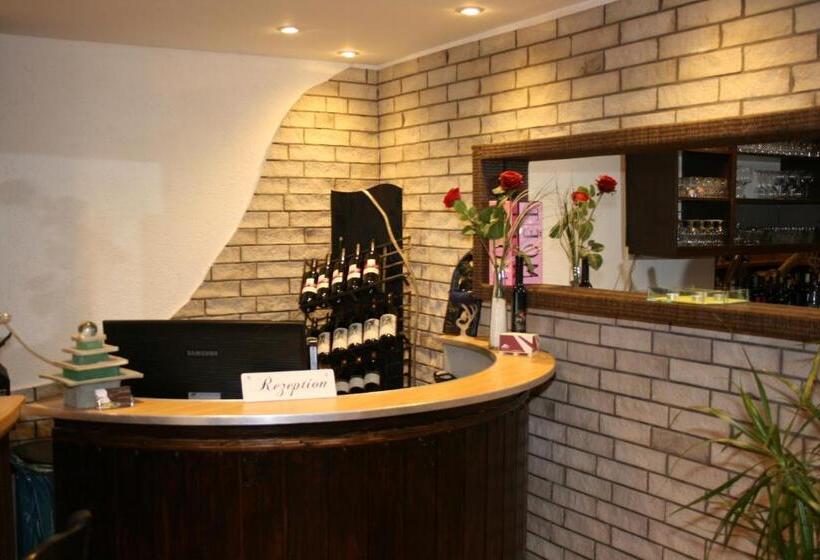 فندق Zum Landhaus Dannenbüttel