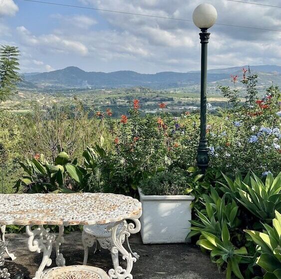 Loerieroep Estate   Mountainview Selfcatering Accommodation Nelspruit