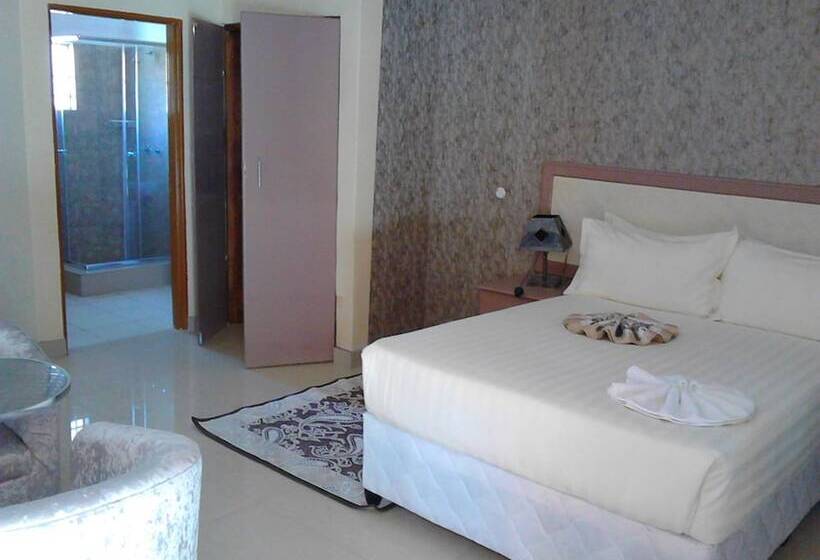 Pacific Conqueror Self Catering Units